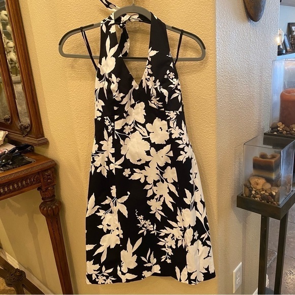 NWT~JONES NEW YORK Women Black & White Floral Halter Dress Size 6P - Picture 1 of 10